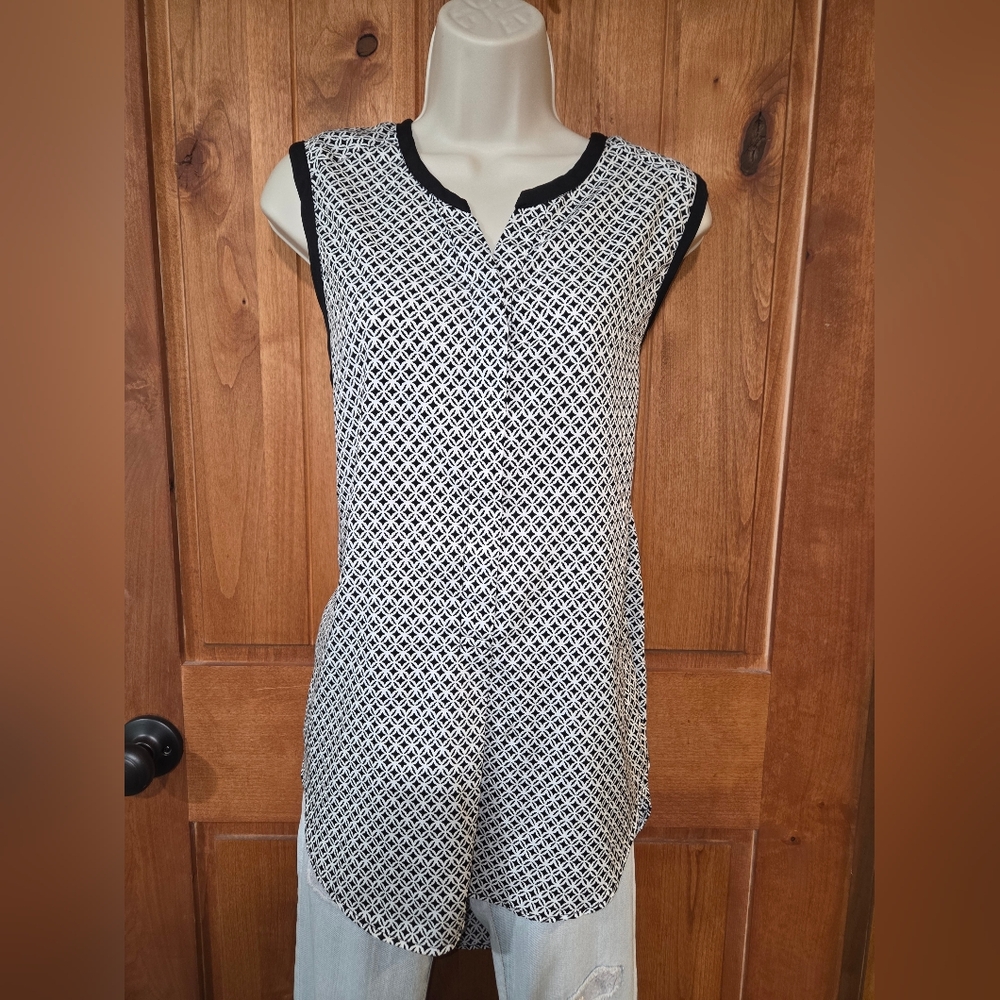 Antilia Femme Black and White‎ Geometric Sleeveless Tunic